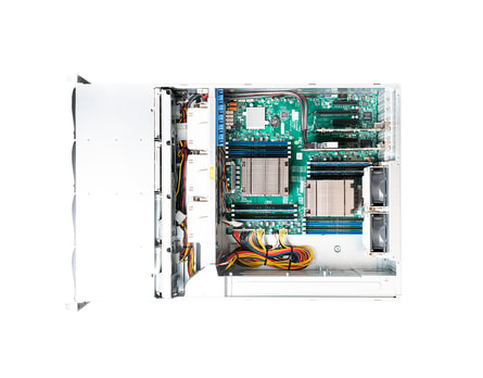 4HE Intel Dual-CPU RI2424 Server Scalable - Innenansicht 2x 1 Gbit/s LAN
